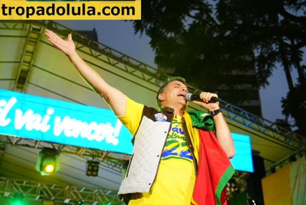 Tropa do Lula Apoiadores de Flávio Bolsonaro juntos, cada um com sua voz